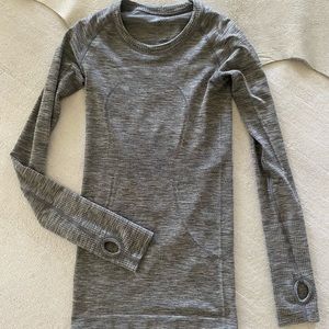 SIZE 2 Lululemon long sleeve top !!!